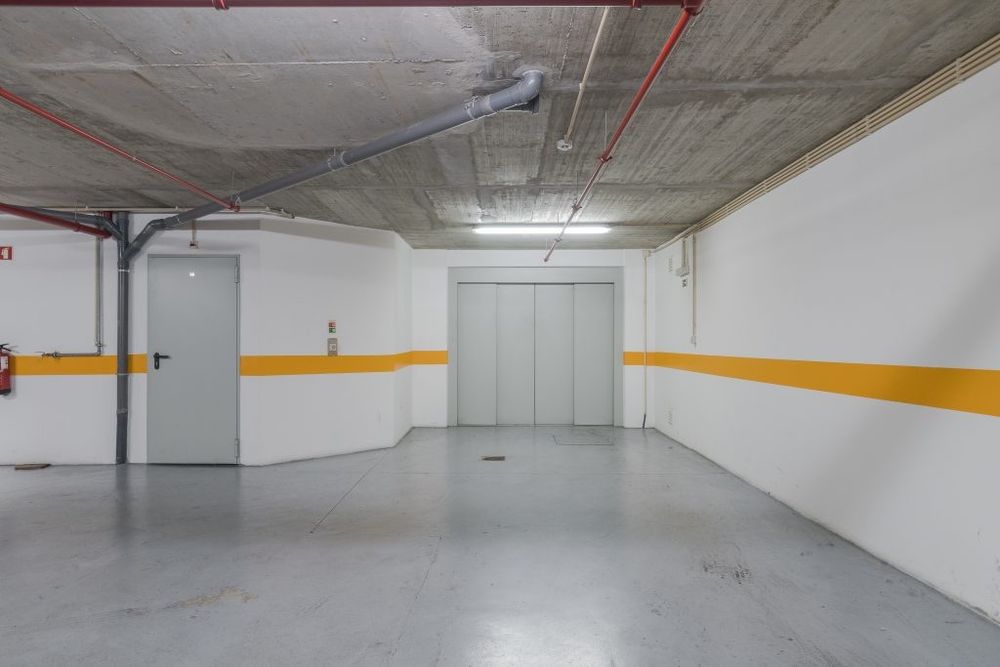 Lugar de Estacionamento em Garagem, Estefânia/Saldanha