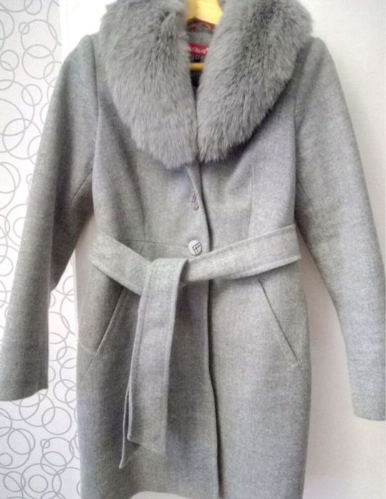 Пальто зимове !!