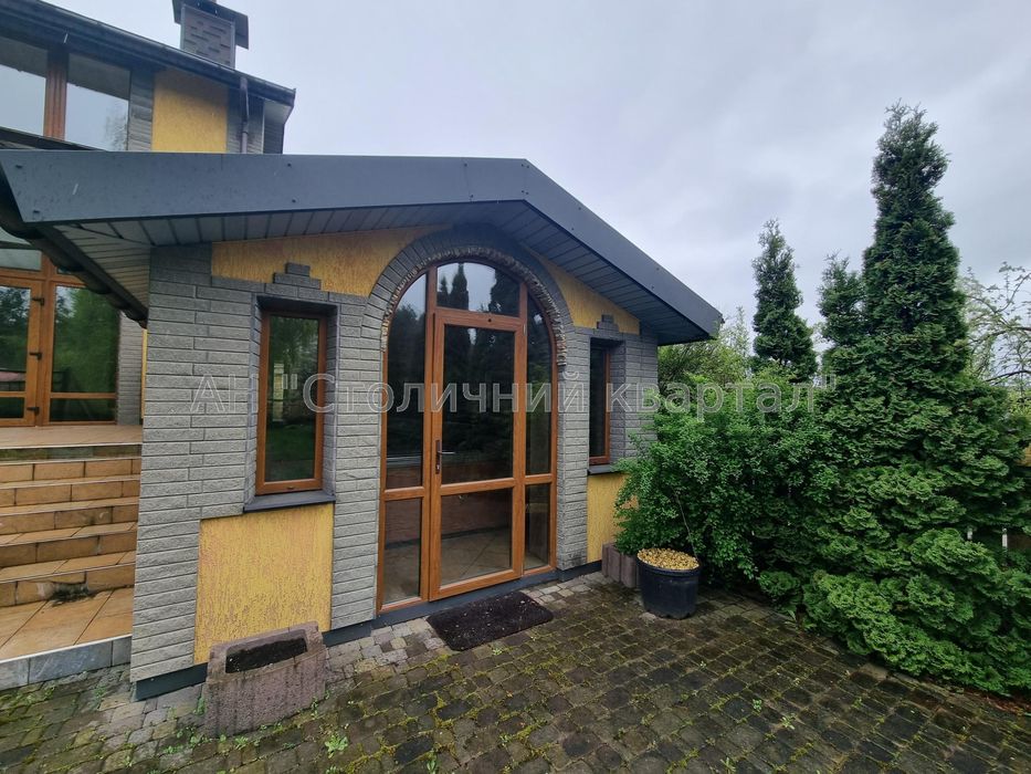 Продаж заміського житлового комплексу VIP-класу в с.Бобриця.