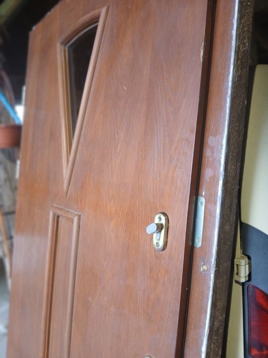 Drzwi zewnetrzne na budowe