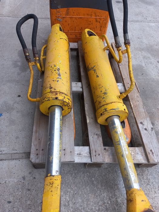 Siłownik hydrauliczny ładowarka ł34 górny zamykania łyżki