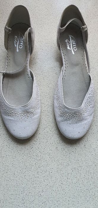 Sprzedam buty komunijne dla dziewczynki