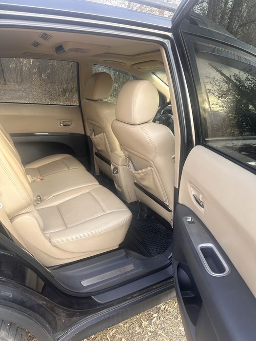 Субару Трібека 2008 року