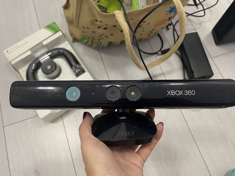 Xbox 360+250 Gb+Kinect, джойстики и игры