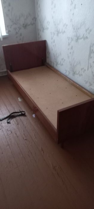 Мебель полированная кровати тумбочки