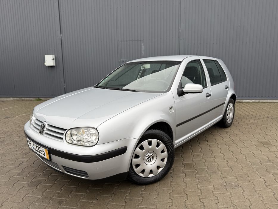VOLKSWAGEN GOLF 4 /1,4MPI.
Свіжопригнаний з НІМЕЧЧИНИ.
Хороша комплектація, 4 електропідйомники,кондиціонер,повний електро пакет.
Скло по колу усе орігенал.
Двигун 1.4МРІ найпростіший і надійний -також ставиться газ.
Кузов в Рідній фарбі (має  лише одне підфарбування  за всі роки) дно все ціленьке,орігенал -без шпаклівки та іржі /авто доглянуте від 1 власника з Німеччини .
По мотору жодних зауважень нічого не стукає не цокає, не калатає, мотор гарний працює рівно, обороти не плавають, масла не бере, розхід палива дуже малий- масла та фільтра замінив .
Ходова збита легко керується, працює мʼяко .

ТОРГ - ВІДСУТНІЙ.