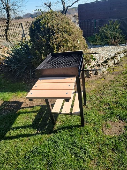Duży solidny grill ostatnia sztuka