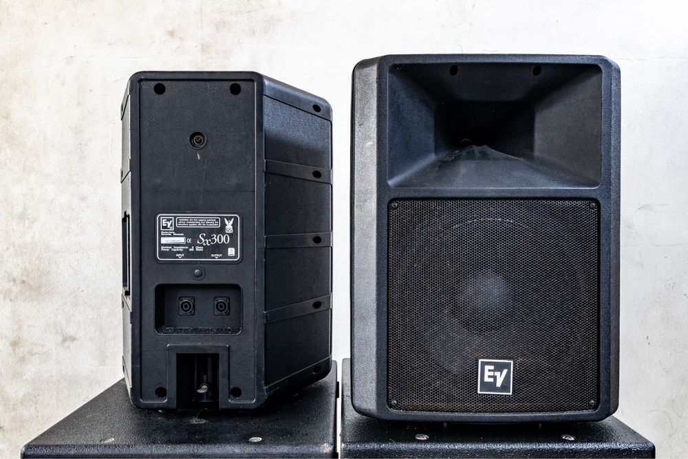Colunas Electro Voice SX300