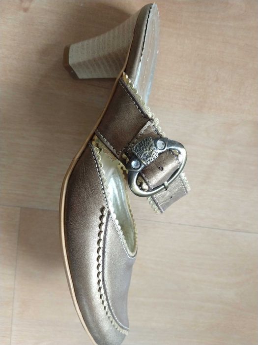 Buty klapki na obcasie skórzane z likwidacji sklepu 36,37,39,40