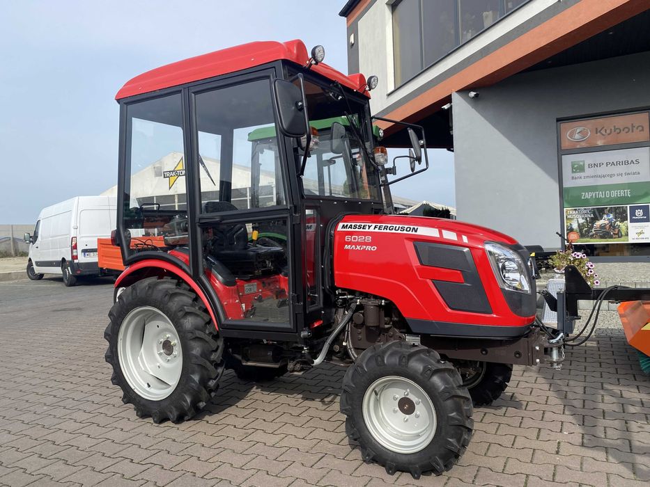 Kabina do traktora ciągnika Massey Ferguson 6028 Kubota Iseki