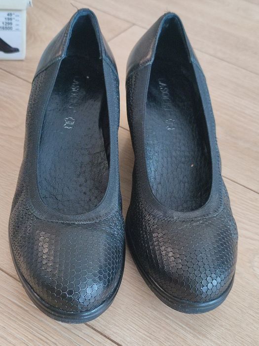 Buty skórzane 36 na koturnie