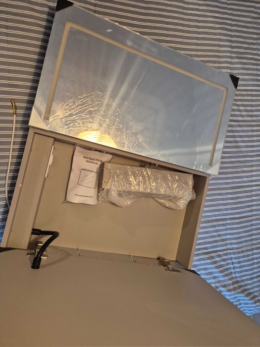 Armário de casa de banho com espelho e iluminação led e antiembaciamento, luz regulável,  tomada e USB - 80x70 cm