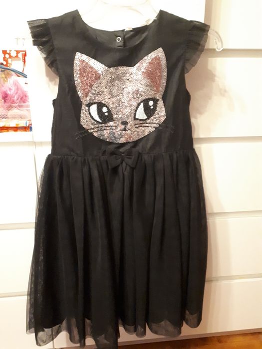 Czarna elegancka sukienka wizytowa z kotkiem cekiny  128
