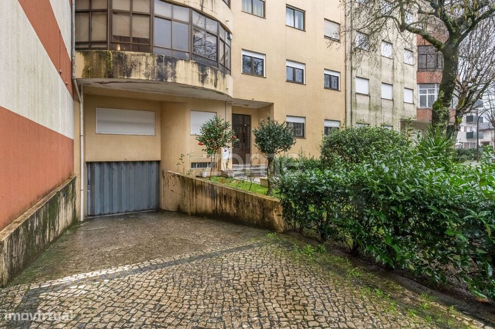 Apartamento T3 de cobertura, com terraço e garagem
