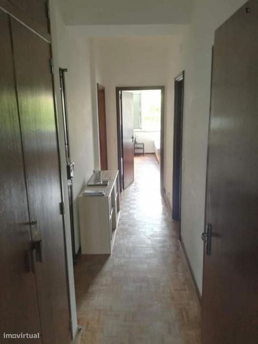 Apartamento com 5 quartos - localizado em Entrecampos Lisbon