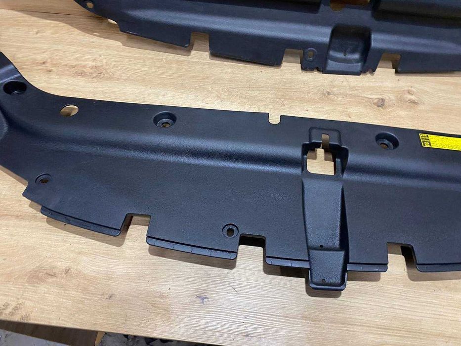 Защита накладка радіатора панель накладка верхня  Toyota RAV4 RAV-4 3