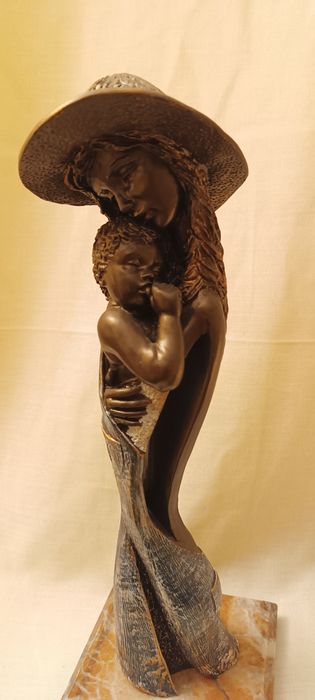 Estatueta mãe com bebé