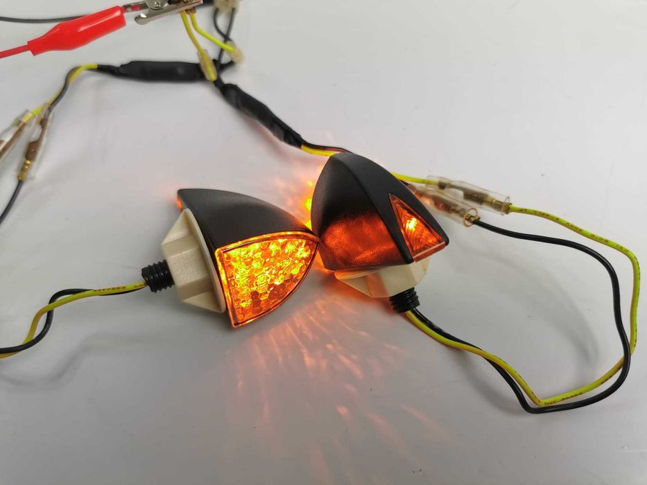 Piaggio MP3 400/500 Kierunkowskazy Kierunki LED MAT 12V + Opornik NOWE
