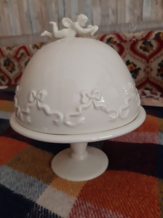 Prato de Bolo com Cúpula para Queijo