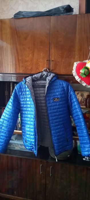 Продам куртку весна - осень новая 700 гр.