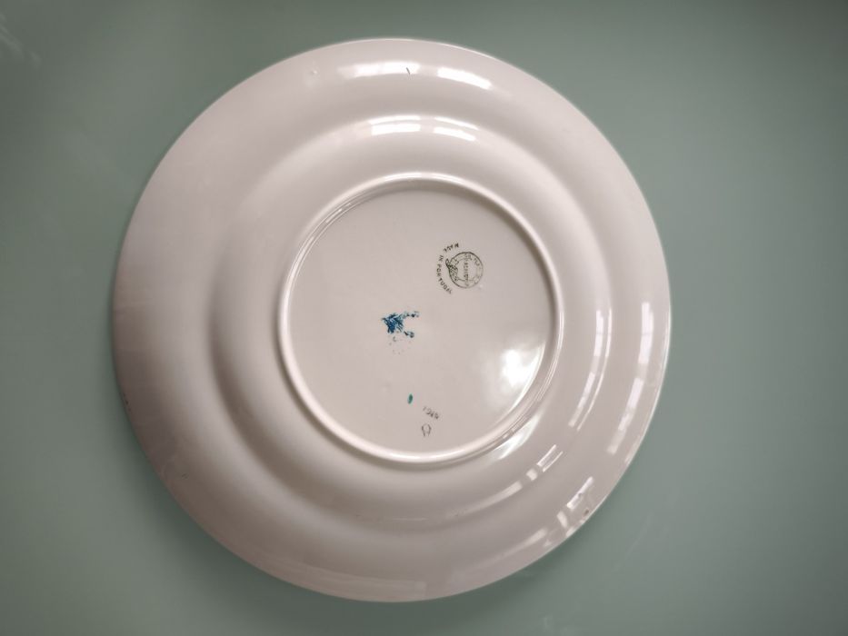 Pratos antigos . Chávena com pires