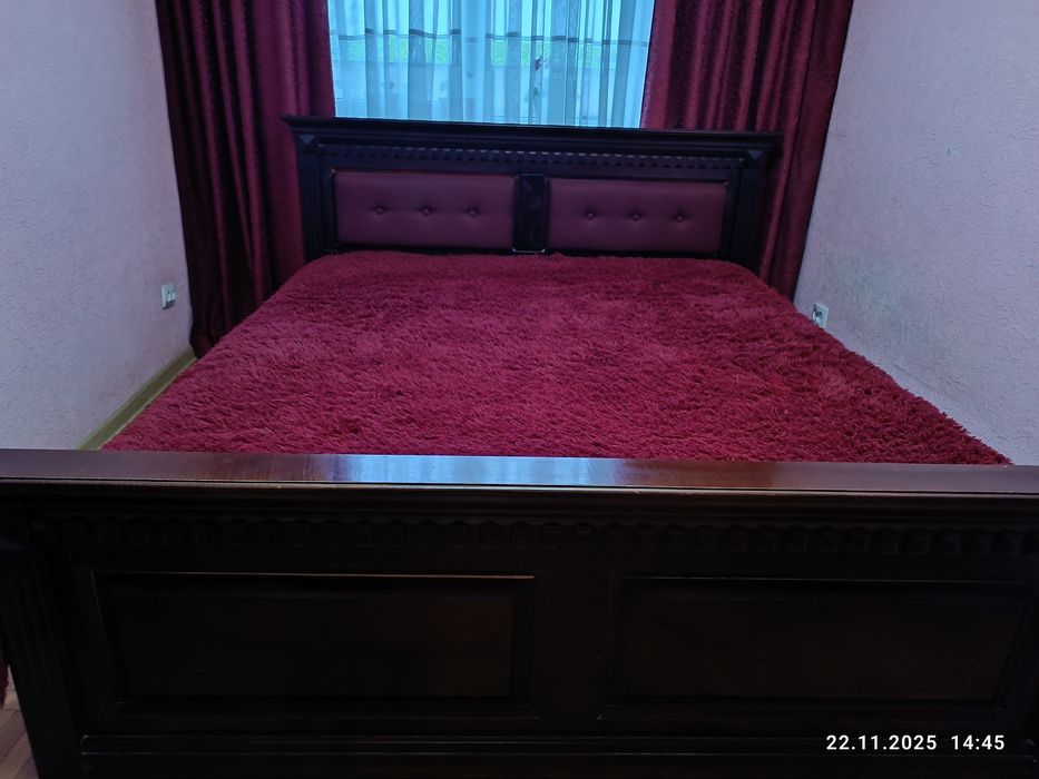 Ліжко дерев'яне із матрацом