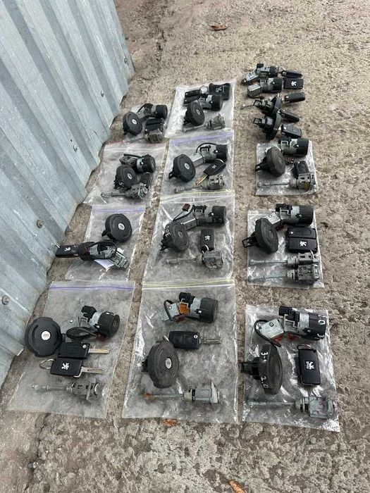 Замок запалювання Пежо 3008 5008 Peugeot Кришка в бак личинка розборка