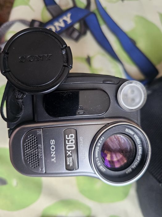 Видеокамера Sony DCR-TRV285E