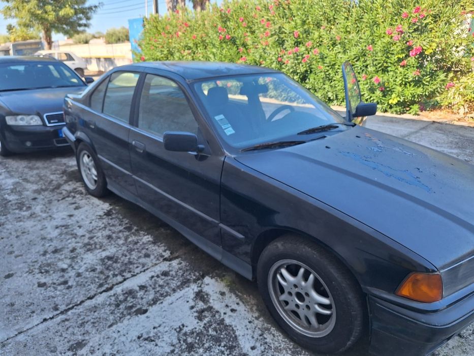 BMW  carro 1997 avariado