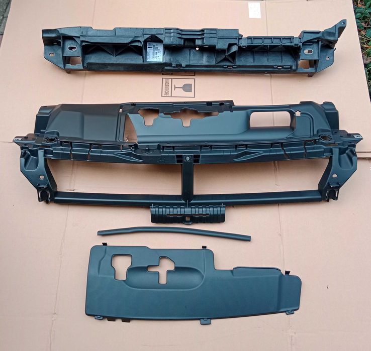 PEUGEOT 308 T9 pas przedni + wzmocnienie + nakładka KOMPLET