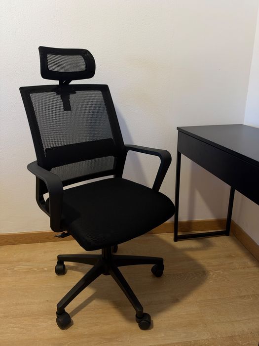 Secretaría e cadeira nova