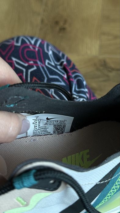 Жіночі кросівки Nike React