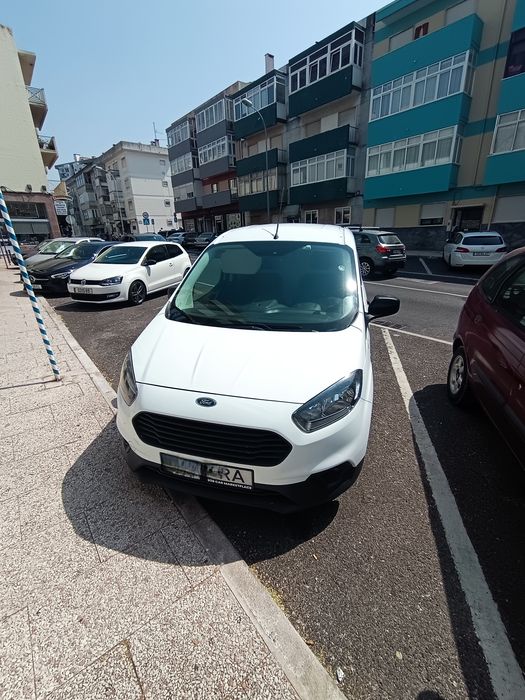Ford Transit Courier 2022 muito nova