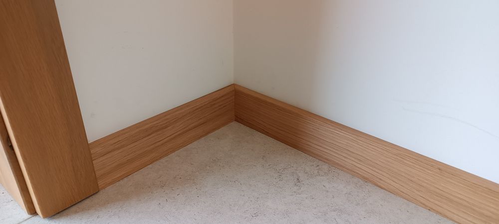 Montaż listew przypodlogowych