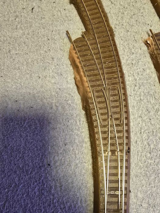 Zwrotnice cyfrowe Roco na plastikowym podkładzie