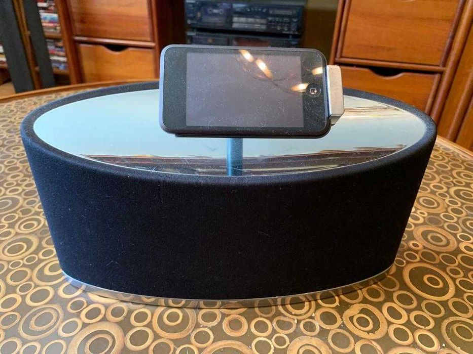 Zeppelin Mini Column with iPod Touch64551423324163121