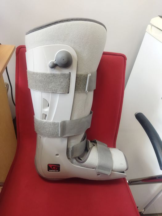 Срочно!!!Пневматичний ортопедичний чобіт Breg.