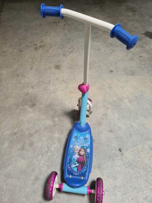 Trotinete Frozen - baratinha