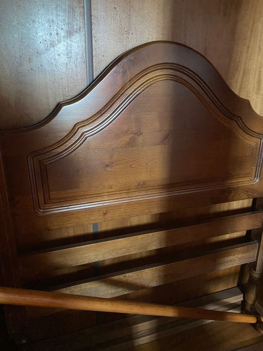 Cama de solteiro e 1 cabeceira