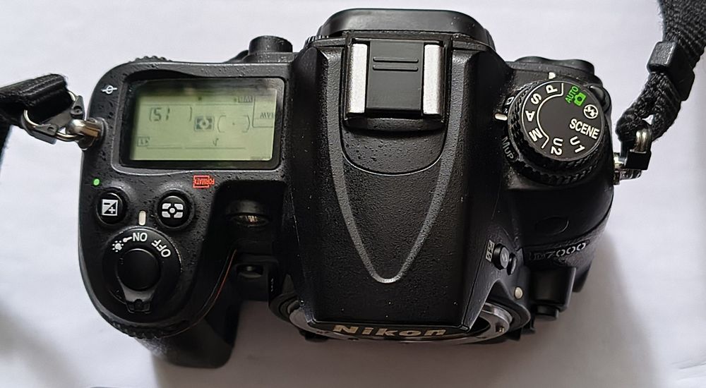 Nikon D7000 body гарний стан