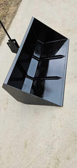 Łyżki TUZ do ciągnika – usprawnij swoją pracę w gospodarstwie!