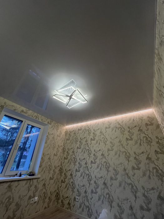 Натяжні  стелі .