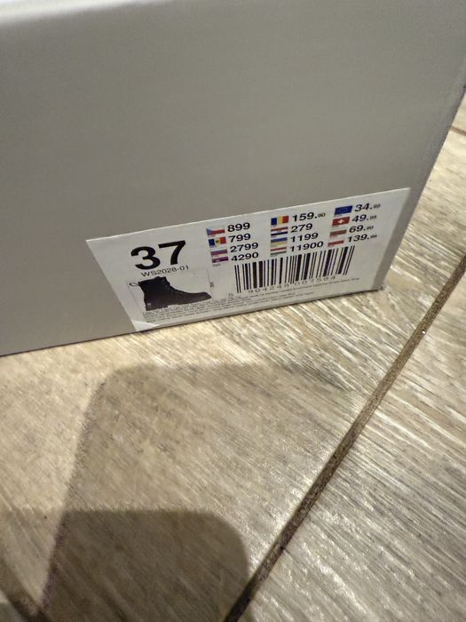 Buty  damskie zamszowe….