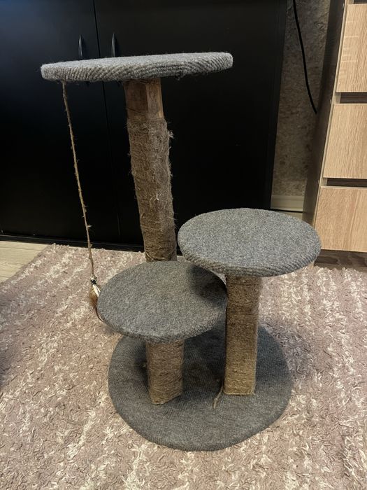 Игровой комплекс для кошек с несколькими площадками