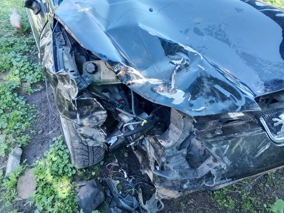 Продам терміново, автомобіль на ходу.