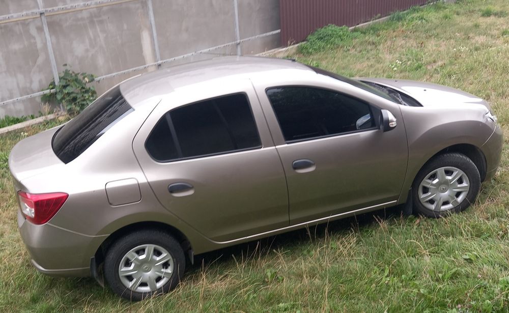 Renault Logan 2013.