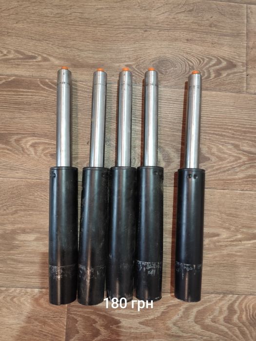 Запчастини до офісних крісел