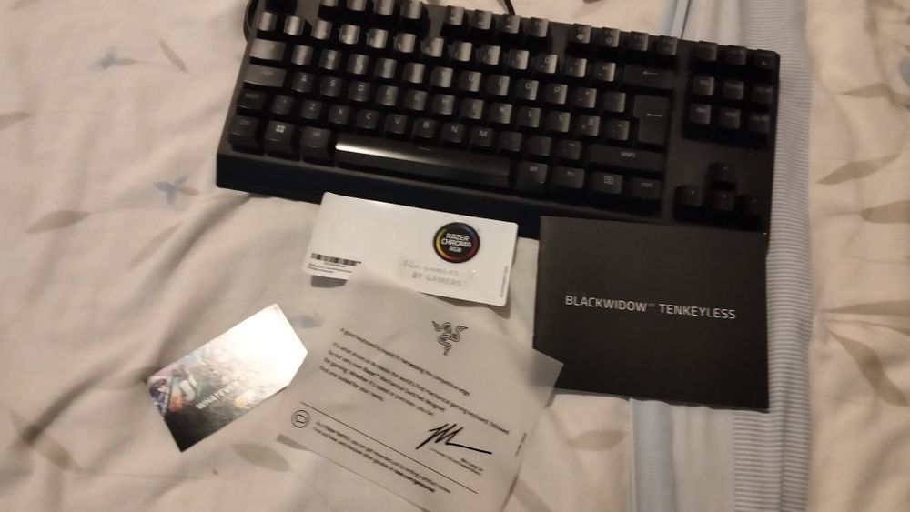 Teclado Razer com fio, pouco usado e em ótimo estado de conservação. Valor entre 30 e 40 negociável. Quero vender rápido!!