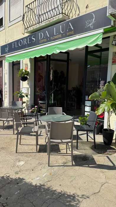 TRESPASSE Flower Bar único em Setúbal – pronto a funcionar