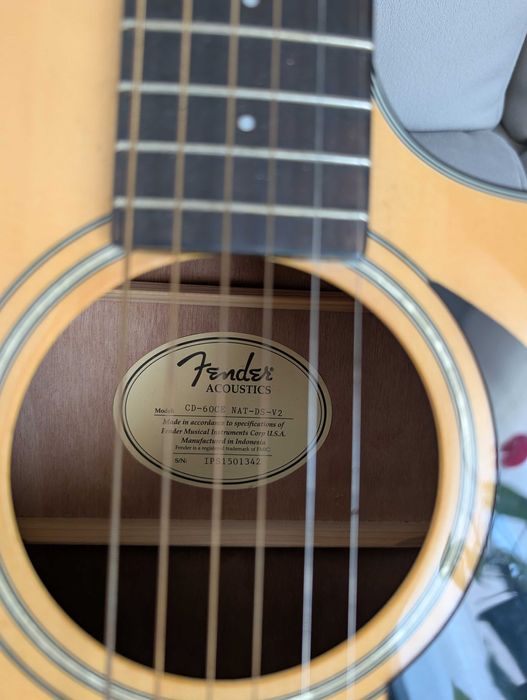 Guitarra semi acústica Fender CD 60CE